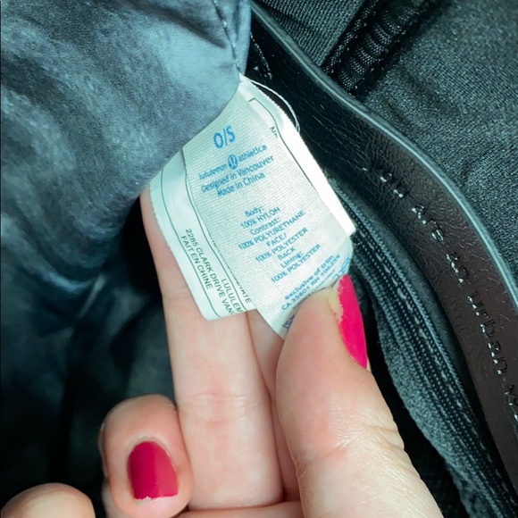 Black Chevron Lululemon Yoga Moto Messenger Bag - Picture 4 of 8